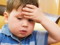 Ребенок жалуется на головную боль. В чем причина?